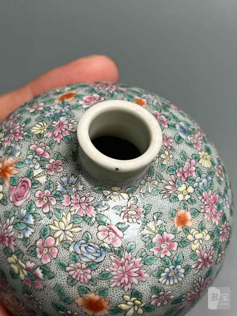 清晚期  粉彩“百花不落地”梅瓶 - 图14